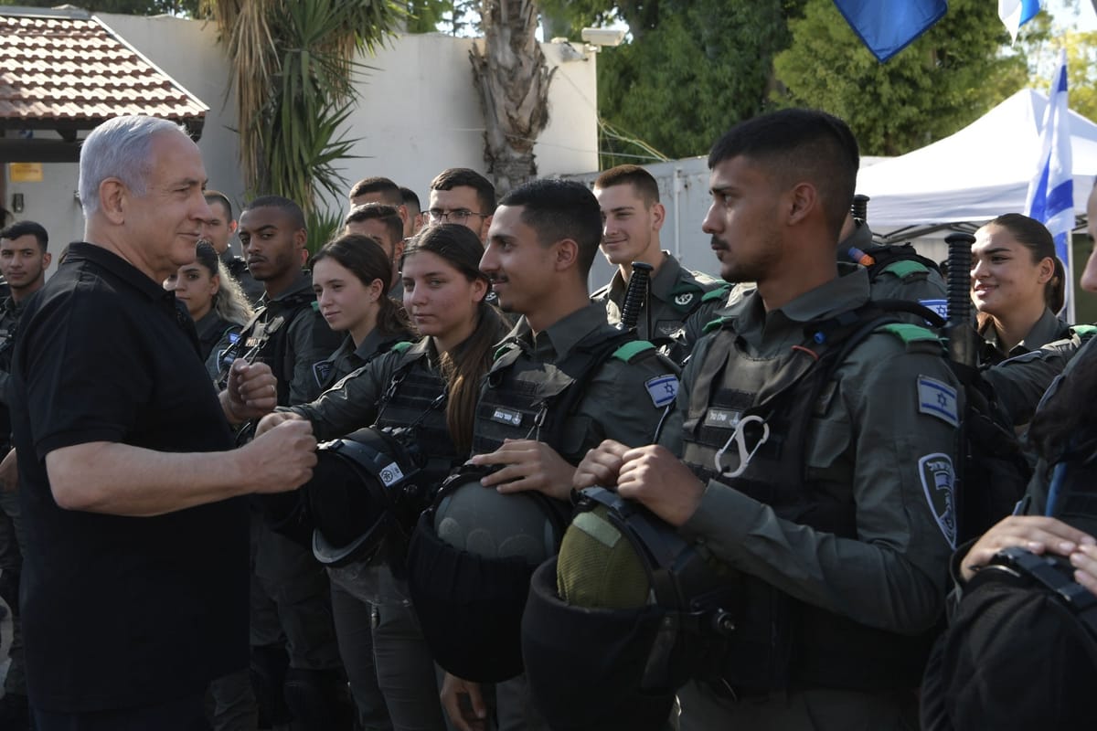 Israël : tensions croissantes entre Netanyahu et la police dans un contexte de crise démocratique