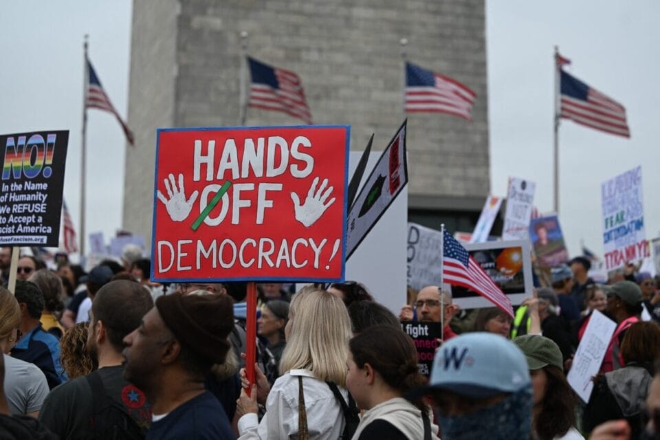 Manifestations mondiales : un cri de révolte contre Trump et Musk