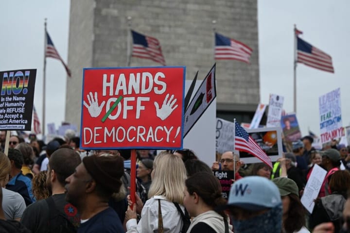 Manifestations mondiales : un cri de révolte contre Trump et Musk
